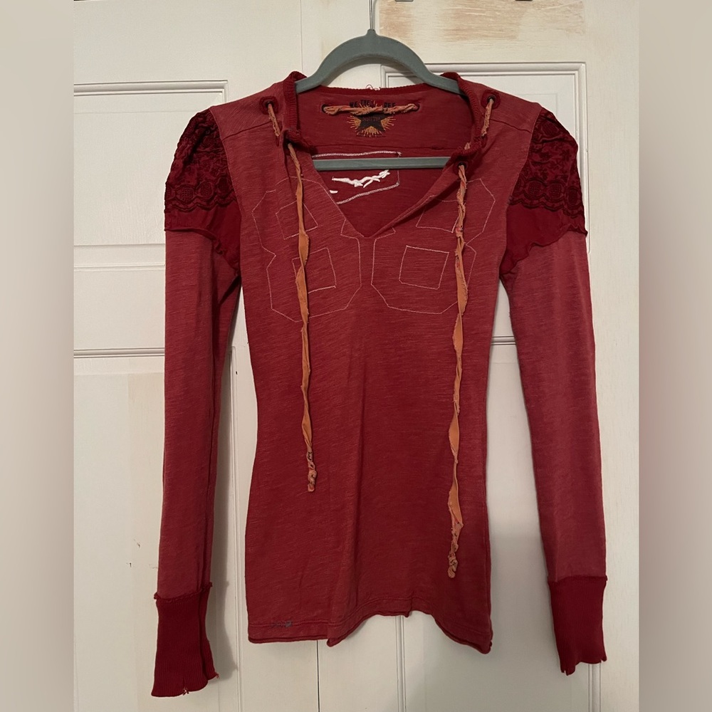 We The Free Womens long sleeve with slight puff shoulder XS